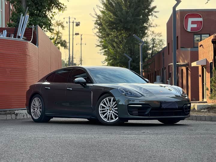 Фото 3 - Porsche Panamera