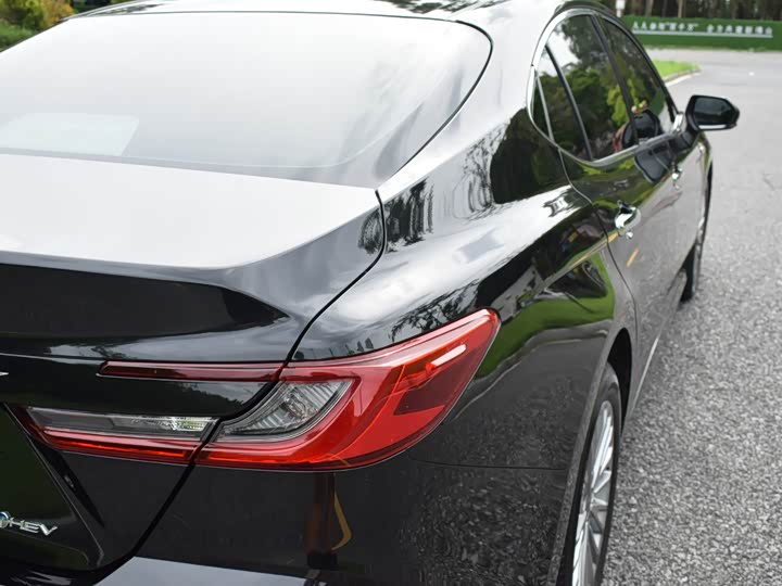 Фото 10 - Toyota Camry