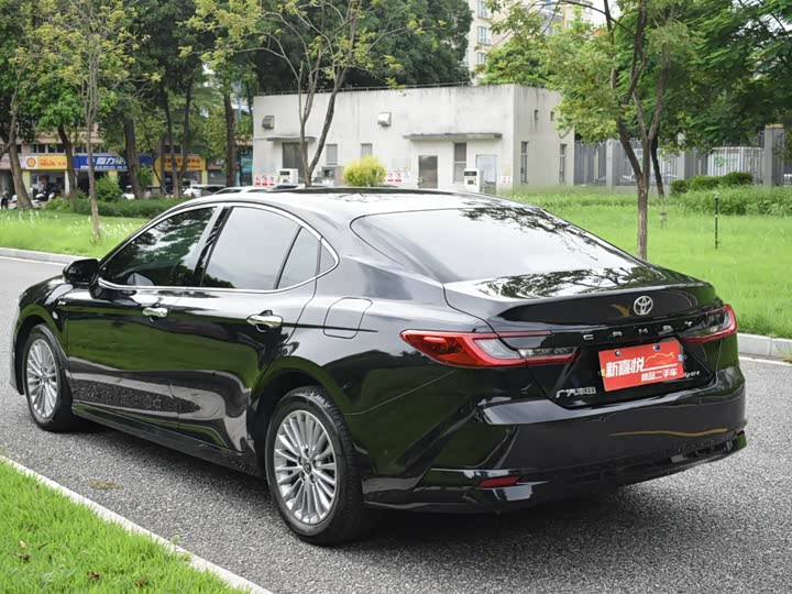 Фото 4 - Toyota Camry