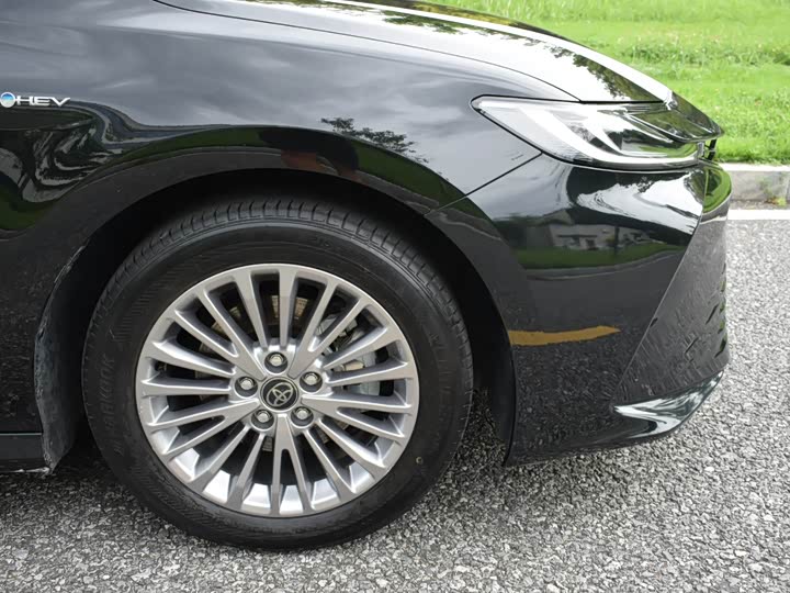 Фото 8 - Toyota Camry