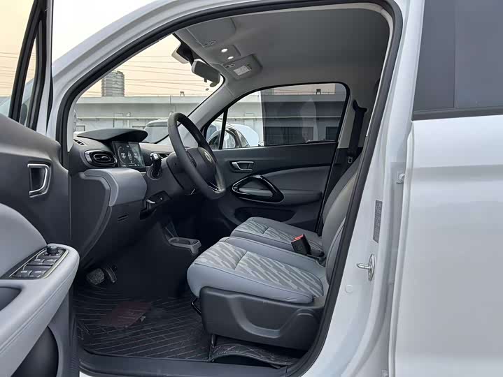 Фото 14 - Leapmotor T03