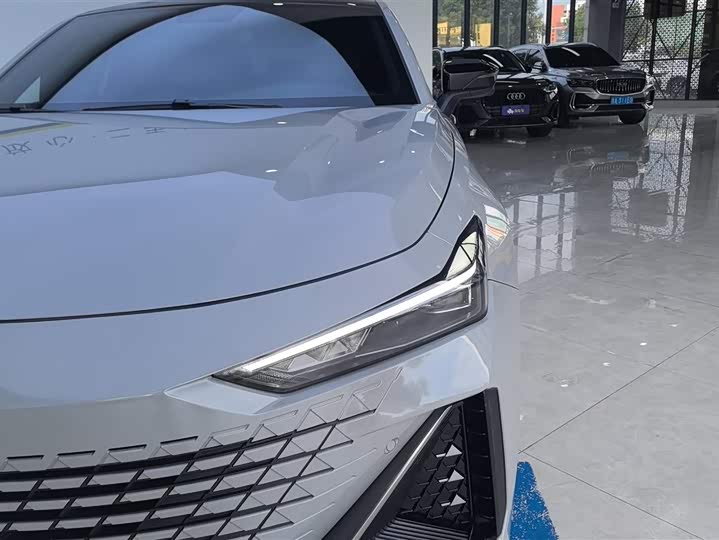 Фото 5 - Changan UNI-V