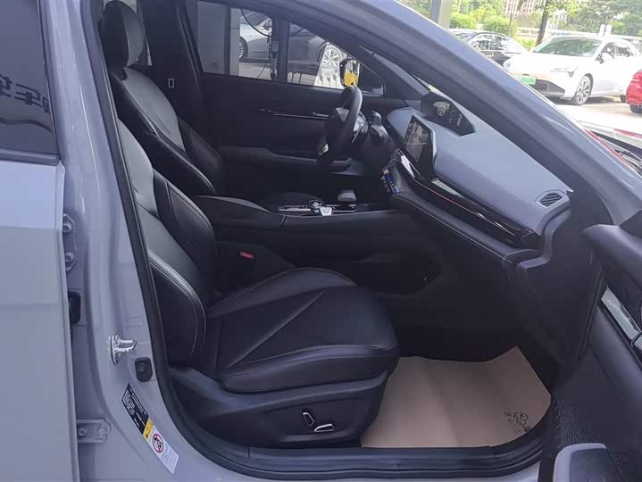 Фото 8 - Changan UNI-V