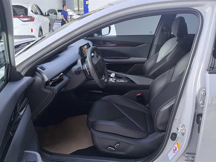 Фото 9 - Changan UNI-V