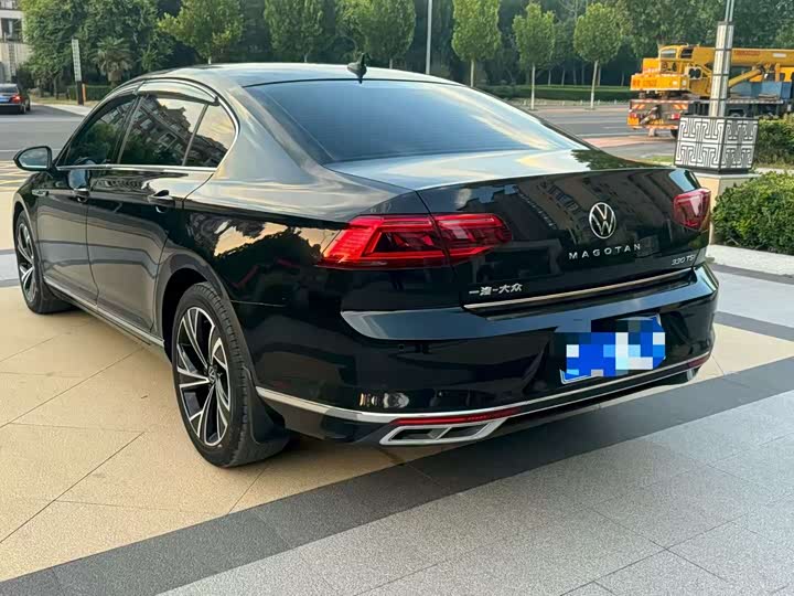 Фото 5 - Volkswagen Magotan