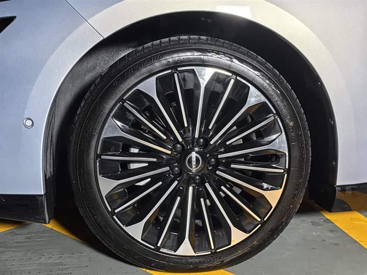 Фото 17 - Nissan N7