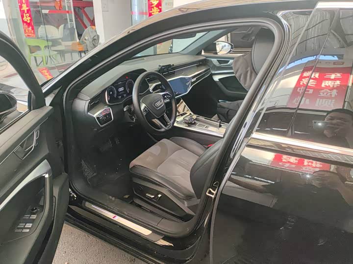 Фото 4 - Audi A6L