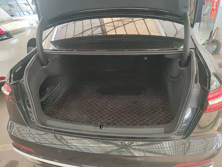 Фото 7 - Audi A6L