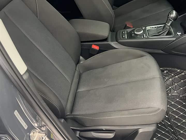 Фото 3 - Audi Q2L