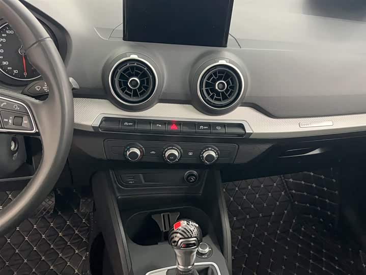 Фото 5 - Audi Q2L