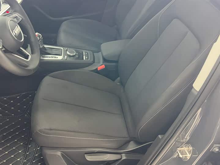 Фото 9 - Audi Q2L