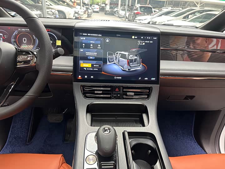 Фото 17 - GAC Trumpchi E9