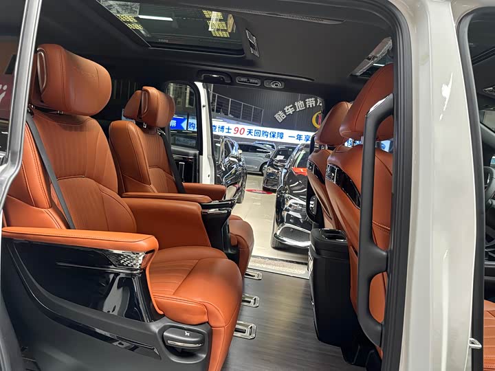 Фото 24 - GAC Trumpchi E9