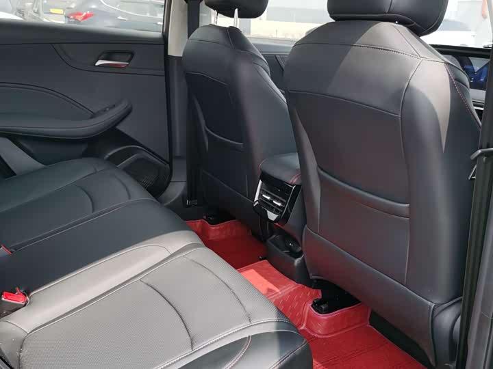 Фото 14 - Roewe i5