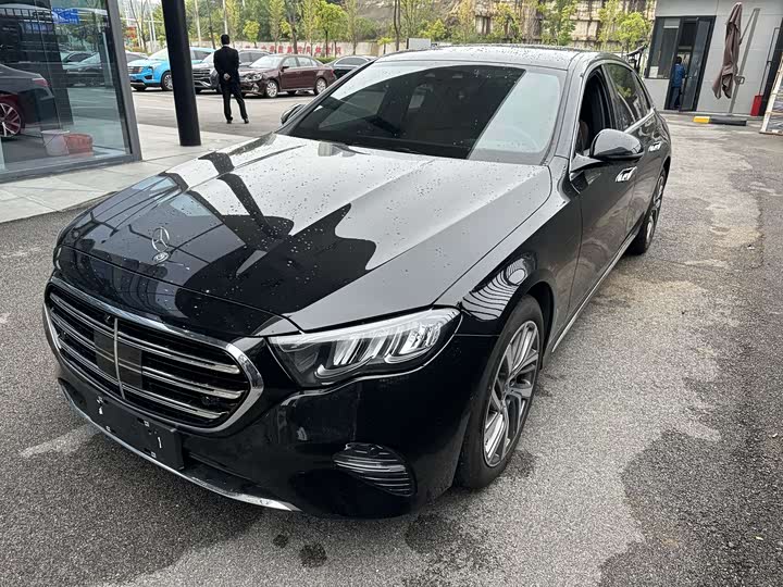 Фото 1 - Mercedes-Benz E-Class