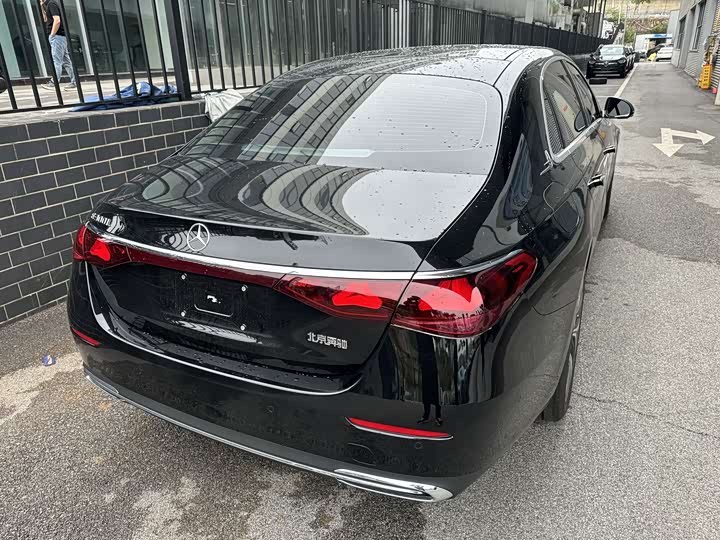 Фото 3 - Mercedes-Benz E-Class