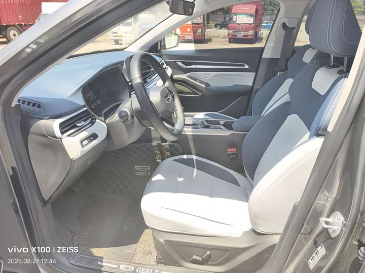 Фото 4 - Geely Emgrand