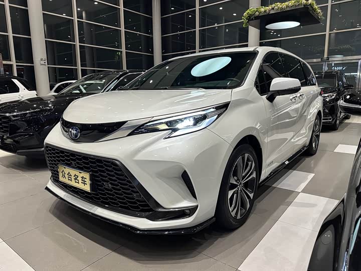 Фото 1 - Toyota Granvia