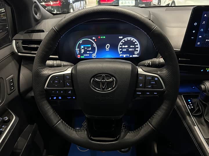 Фото 10 - Toyota Granvia