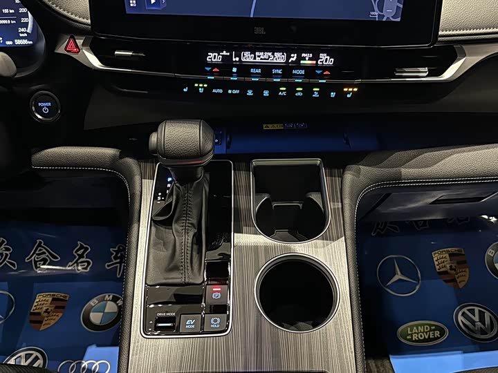 Фото 11 - Toyota Granvia