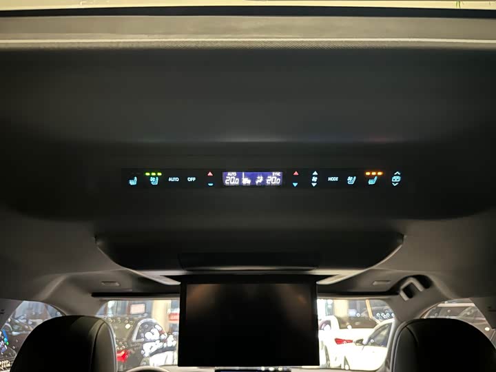 Фото 12 - Toyota Granvia