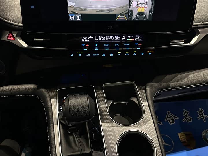 Фото 17 - Toyota Granvia