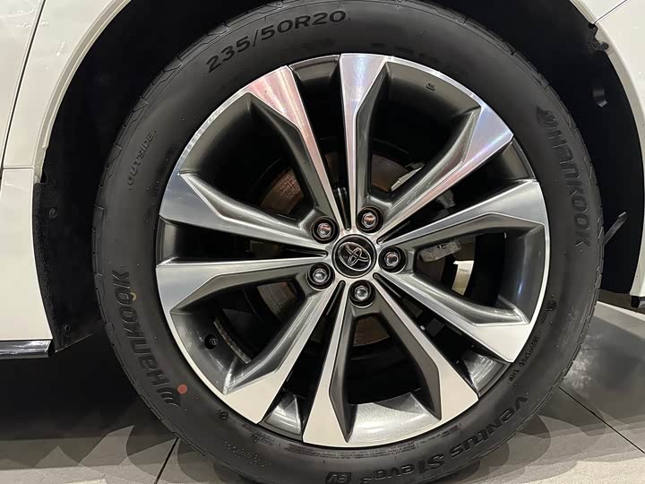 Фото 23 - Toyota Granvia