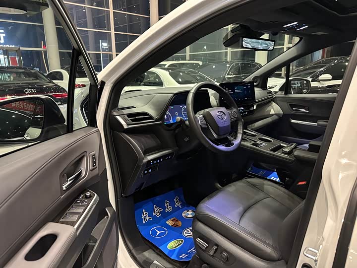 Фото 7 - Toyota Granvia