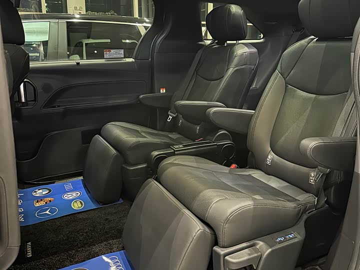 Фото 8 - Toyota Granvia