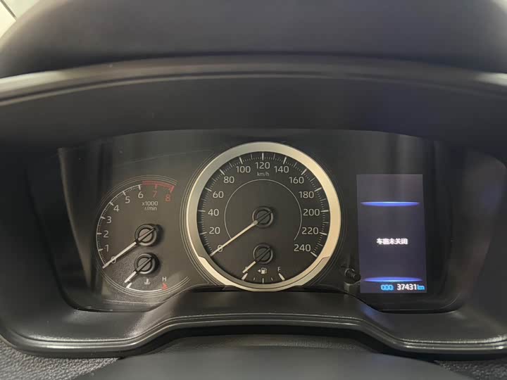 Фото 10 - Toyota Corolla