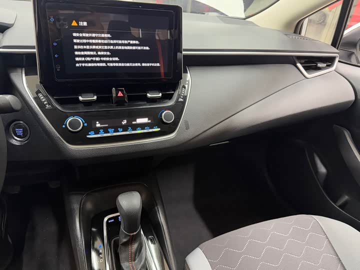 Фото 12 - Toyota Corolla