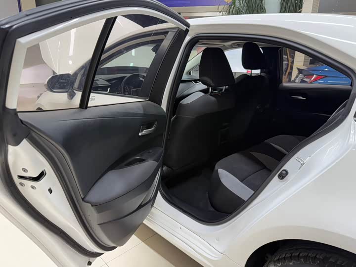 Фото 17 - Toyota Corolla