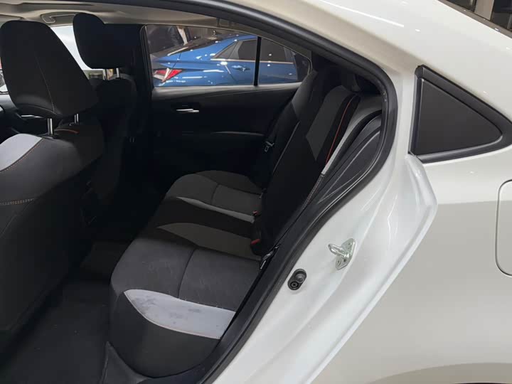 Фото 18 - Toyota Corolla