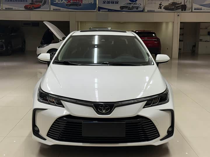 Фото 2 - Toyota Corolla