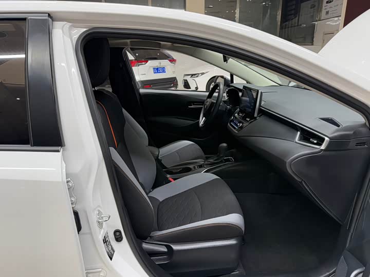 Фото 20 - Toyota Corolla