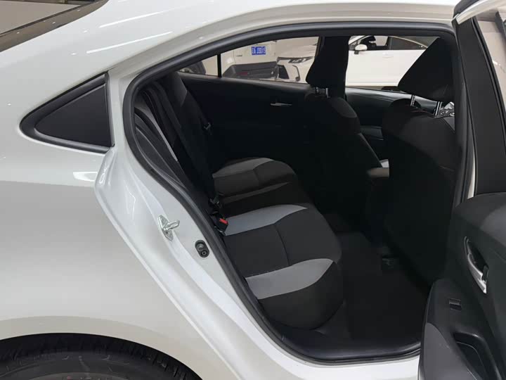 Фото 21 - Toyota Corolla