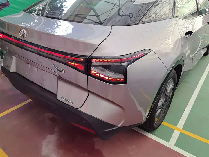 Фото 8 - Toyota bZ3