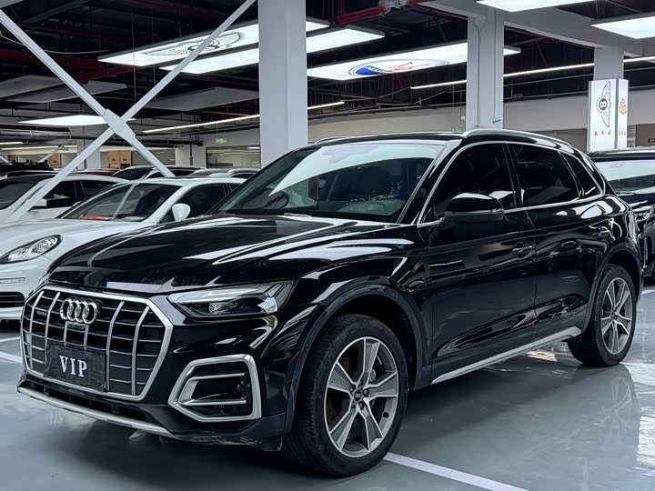 Фото 1 - Audi Q5L