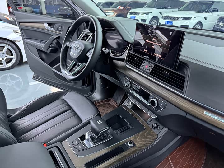 Фото 10 - Audi Q5L