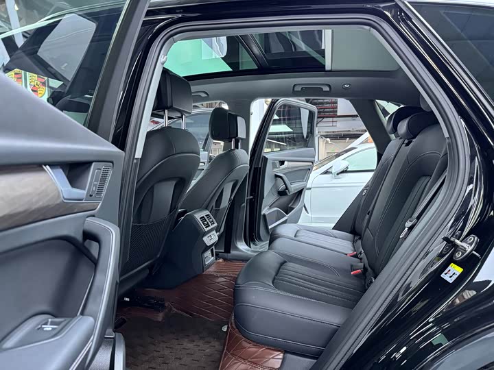 Фото 11 - Audi Q5L