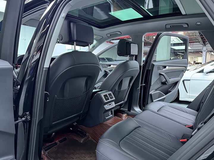 Фото 12 - Audi Q5L