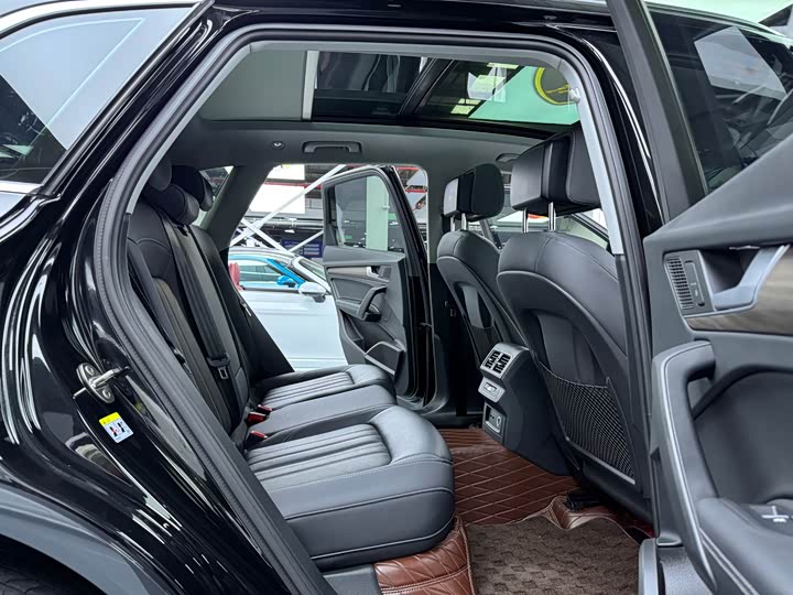 Фото 14 - Audi Q5L