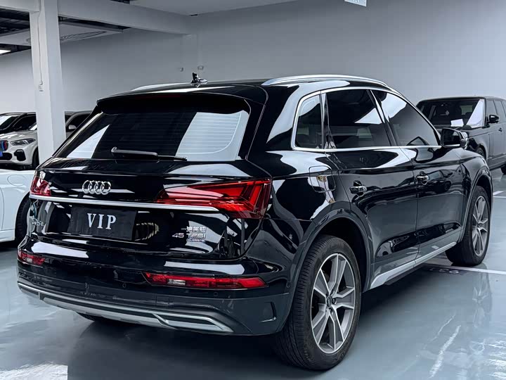 Фото 17 - Audi Q5L