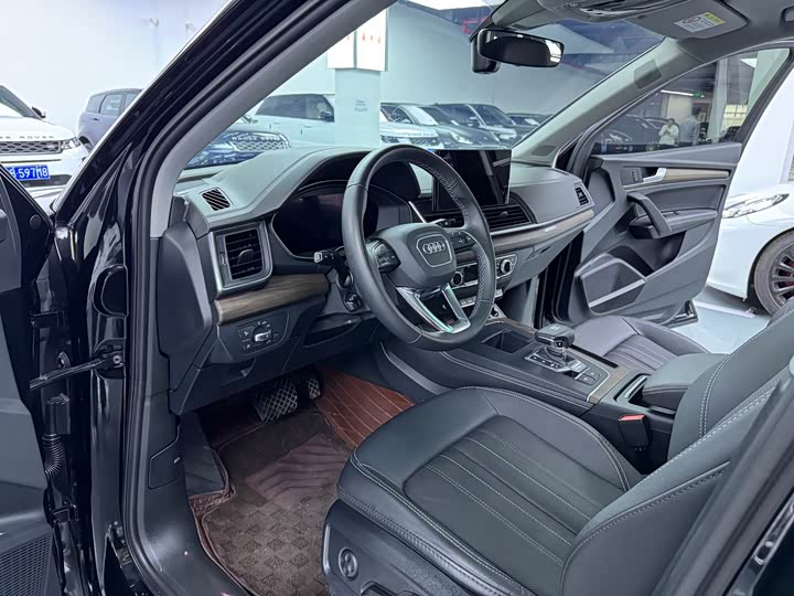 Фото 6 - Audi Q5L