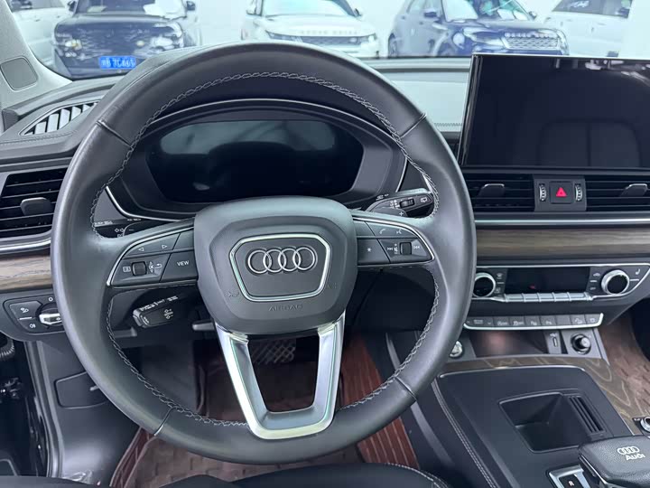 Фото 7 - Audi Q5L