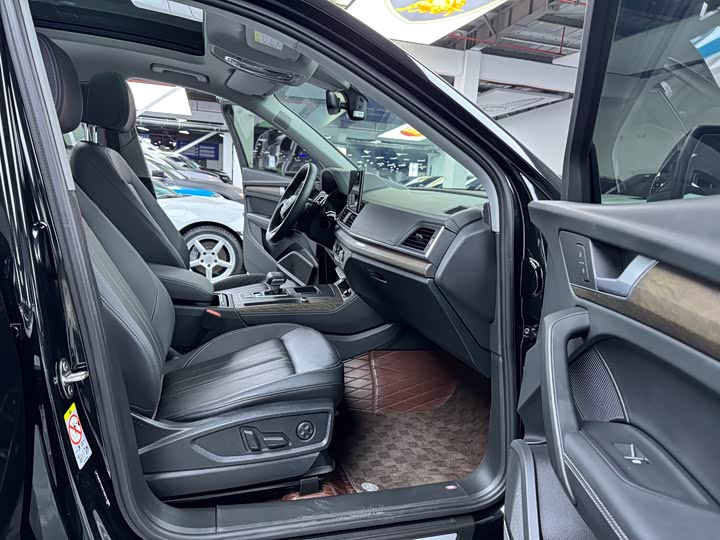 Фото 9 - Audi Q5L