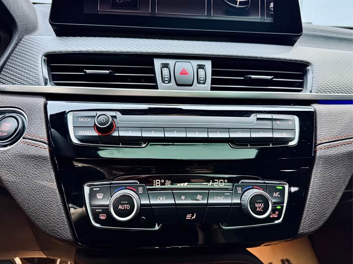 Фото 16 - BMW X2