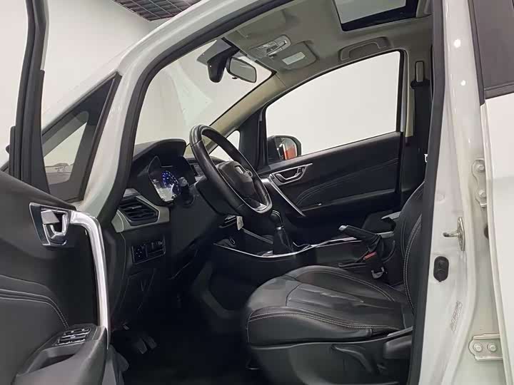 Фото 4 - Geely Vision X3