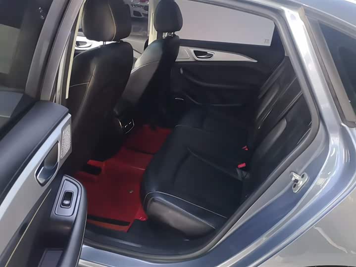 Фото 11 - Roewe i6 Max