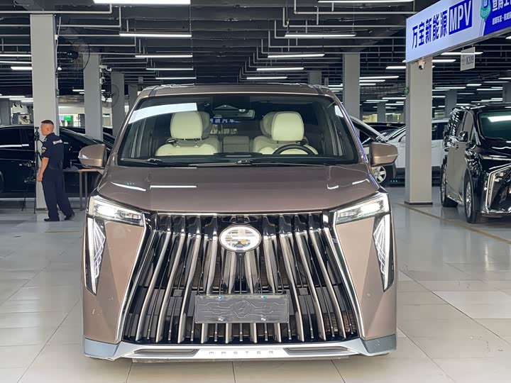 Фото 2 - GAC Trumpchi M8